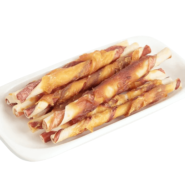 Лакомство Двуцветна пръчка от сурова кожа и пилешко месо - 500 гр.